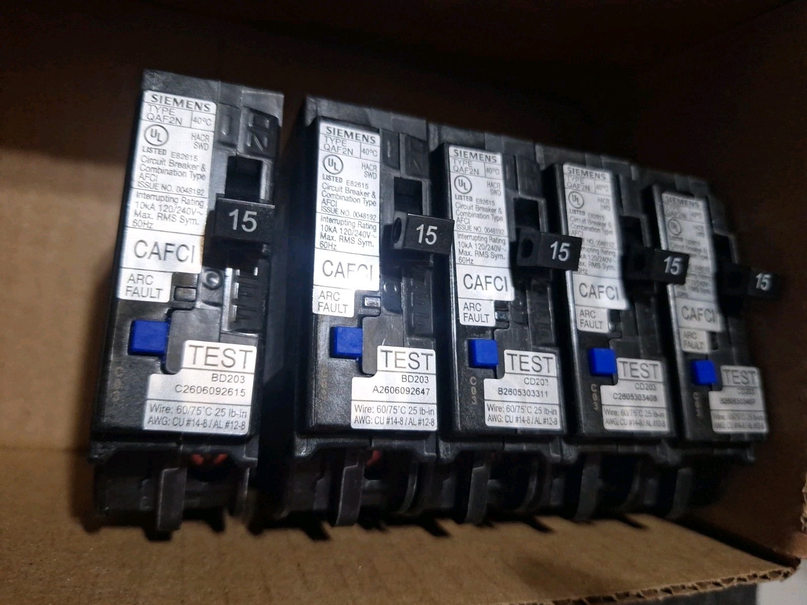 (5) SIEMENS QA115AFCN 15A AFCI PLUG ON NEUTRAL