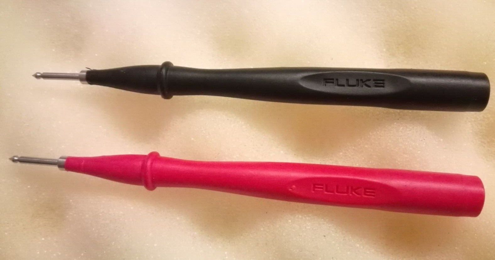 Genuine Fluke TP220 SureGrip Test Probes for TL222/TL224 / Red & Black color !