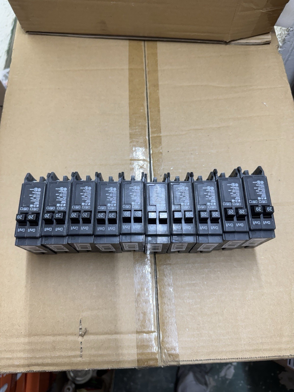 Lot of 10 Eaton Br2020 Tandem Single Pole 20am NON-CTL Circuit Breaker