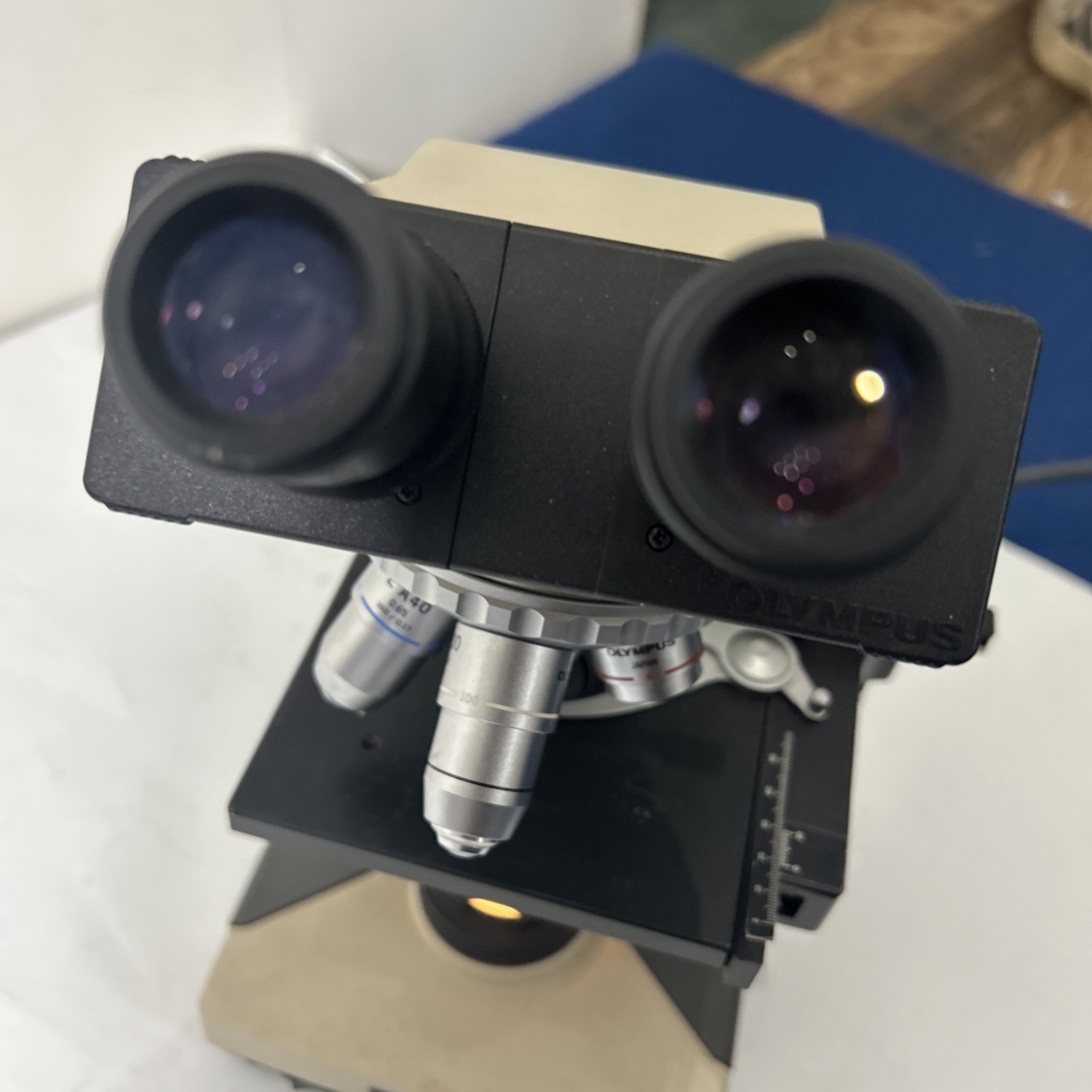 Olympus CH-2, CHT Microscope with objectives 4 X 10X 40X 100X (INV09)