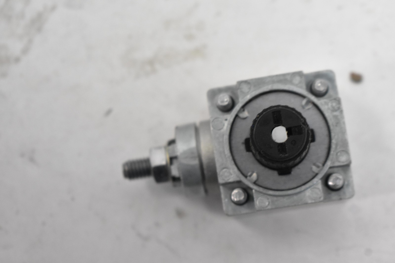 Telemecanique ZCKE05 Limit Switch Rotary Operator Head Gray Metal Indonesia