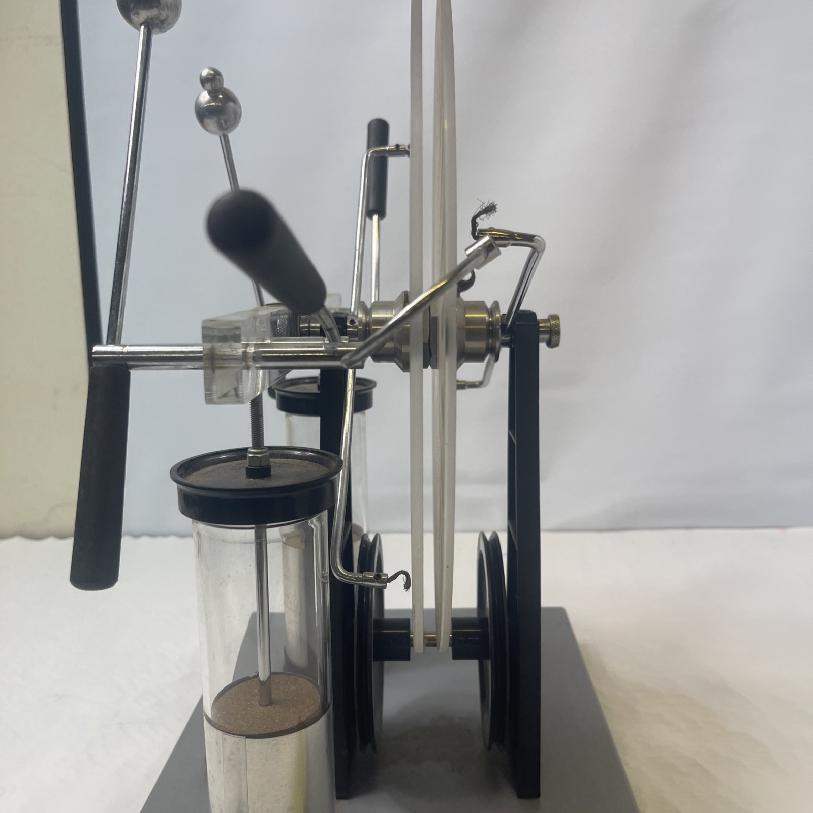 Premium Wimshurst Generator – 15″ – Up to 75,000 Volts – Eisco Labs