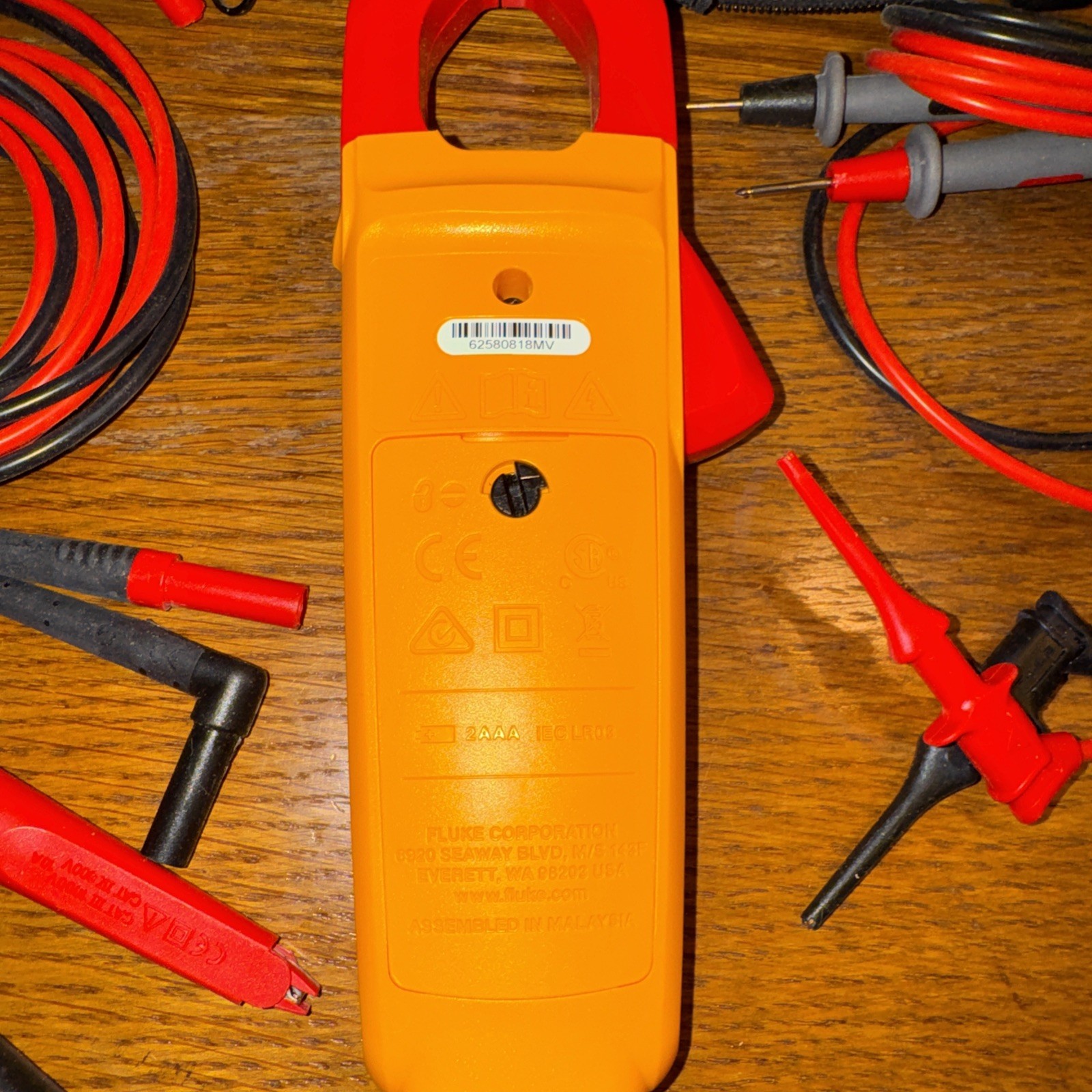 Fluke 323 400amps Digital AC Clamp Meter and Fluke OEM Test Leads w/ case!