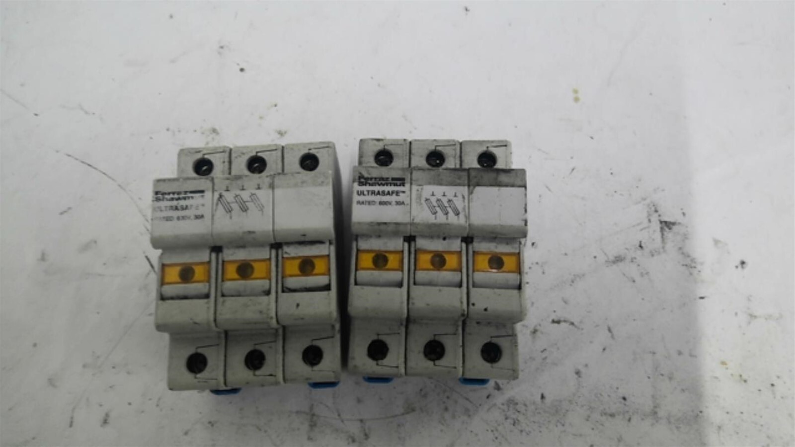 Ferraz Shawmut Y219073 Fuse Holder Lot Of 2