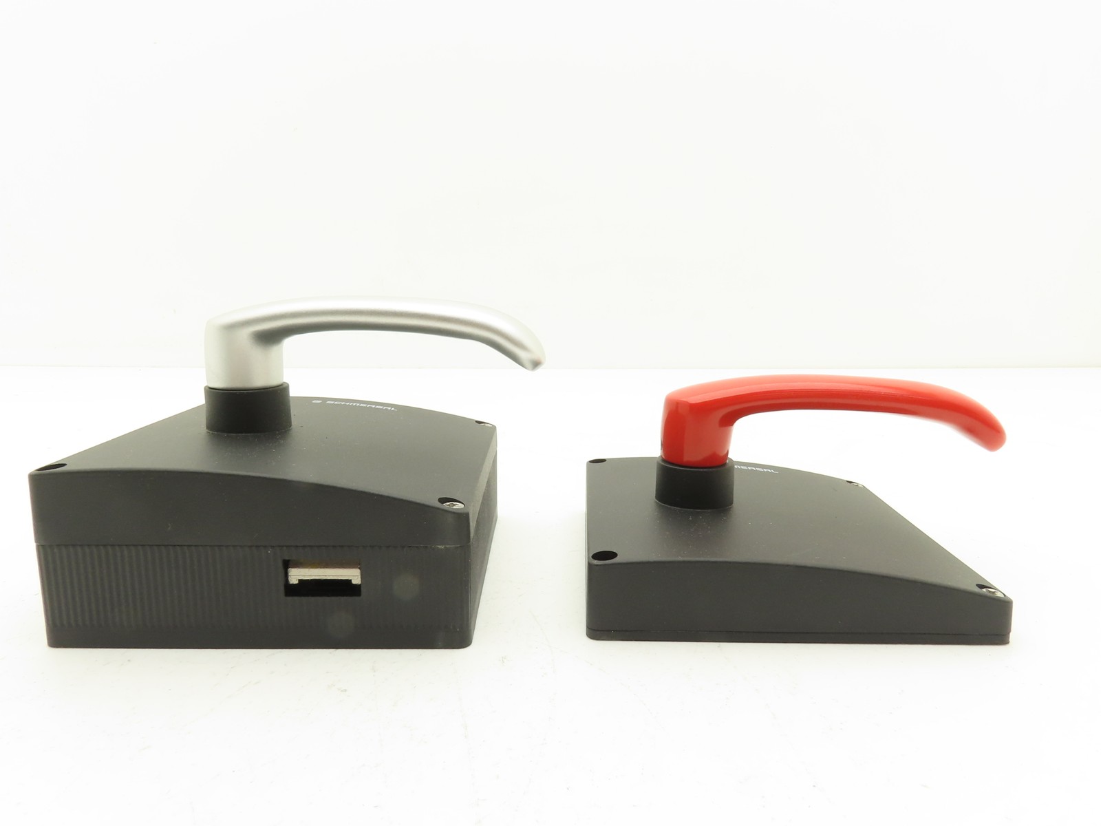 Schmersal AZ/AZM 200-B30-LTAG1P1 Solenoid Interlock Emergency Exit Door Handle
