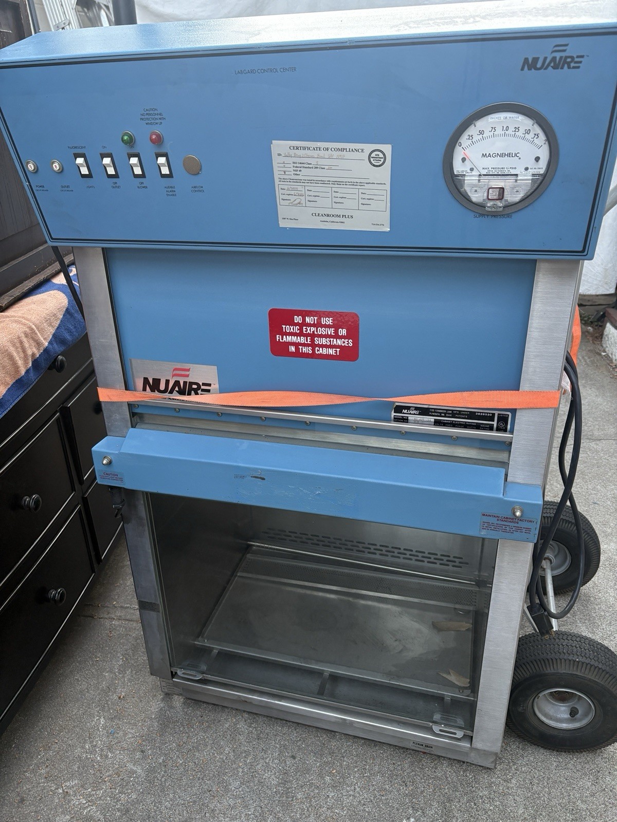 NuAire LabGard ES NU-425 Class II, Type A2 Biosafety Cabinet