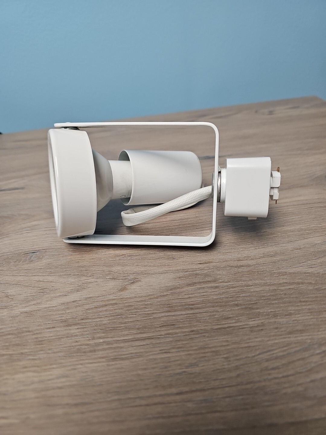 ConTech Lighting CTL820N PAR 20 Gimble Lamp Holder Track Mount and LEDBulb White