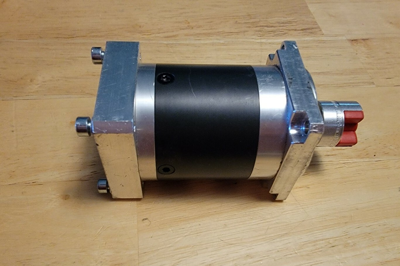 NEW Neugart PLE 60 Planetary Gearbox w/ Output Shaft 4-Bolt I=16