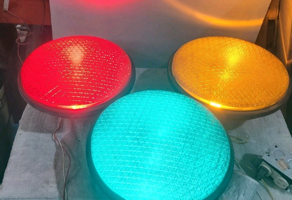 SET Red,Yellow &Green Traffic Light Signal LED Leotek 12 inch lenses