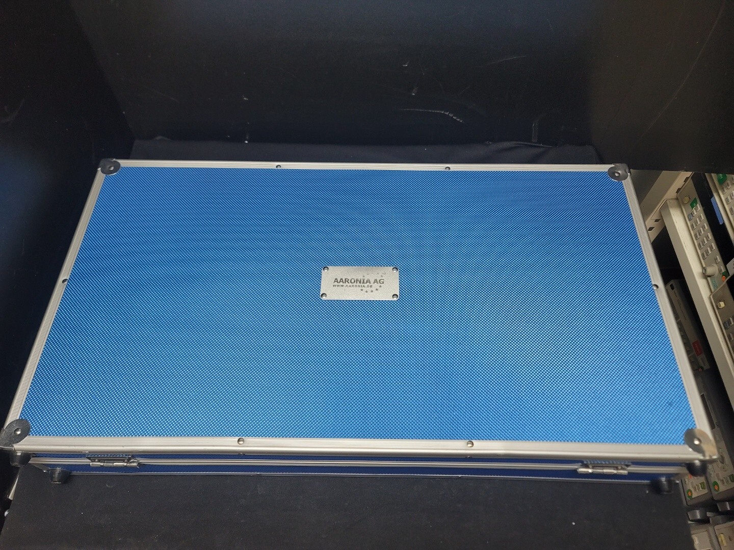 Aaronia HyperLOG 7040: 700MHz to 4GHz High-Performance EMC Antenna (5852)