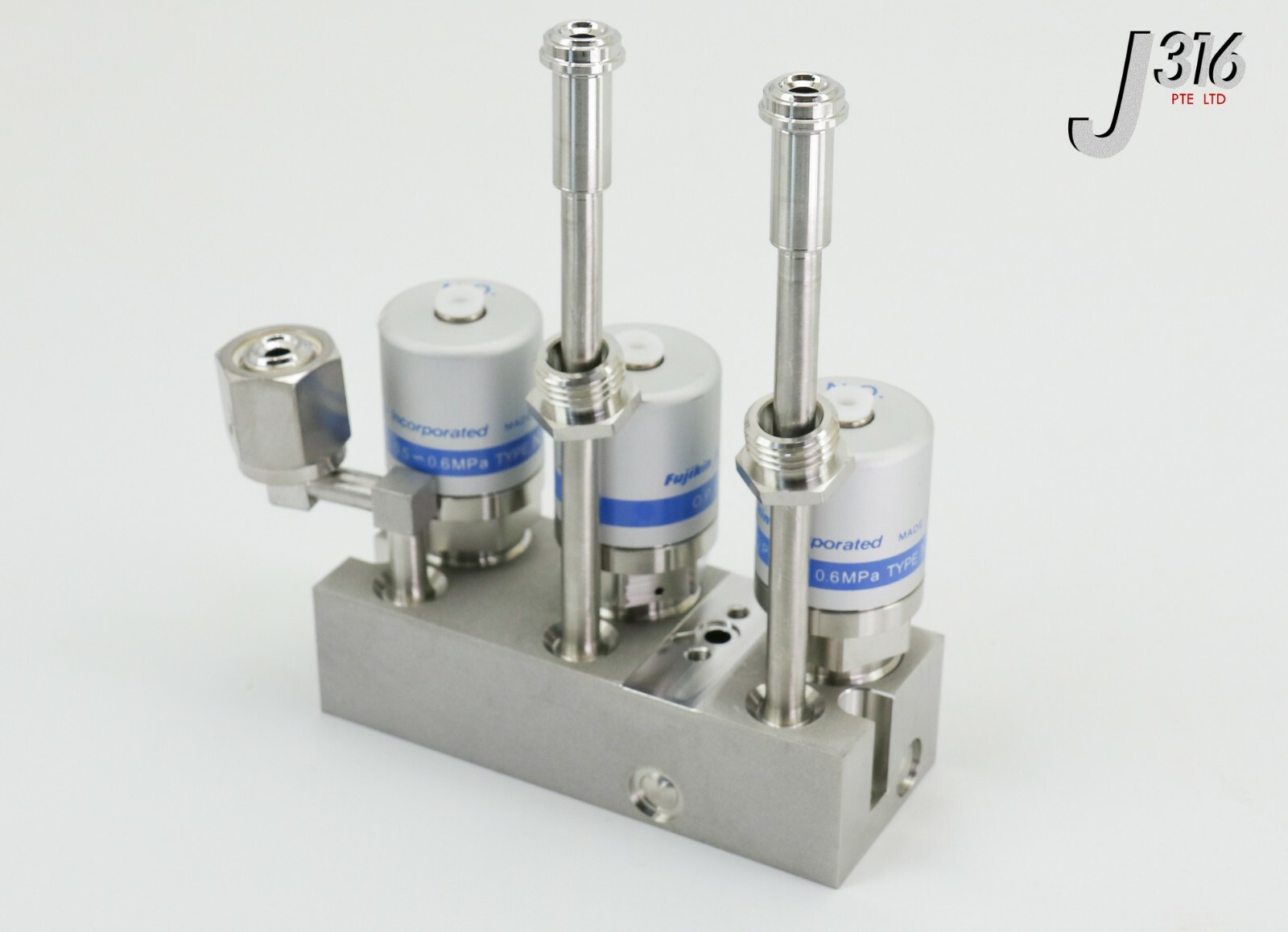 21306 FUJIKIN DIAPHRAGM BLOCK VALVES, TYPE N.O 0.5~0.6MPA 565990
