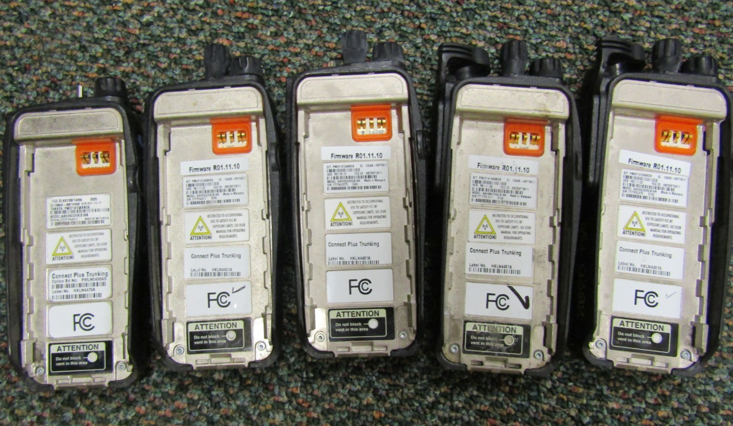 Lot of FIFTY Motorola XPR6580 AAH55UCH9LB1AN 800/900MHz Two Way Radios w Charger