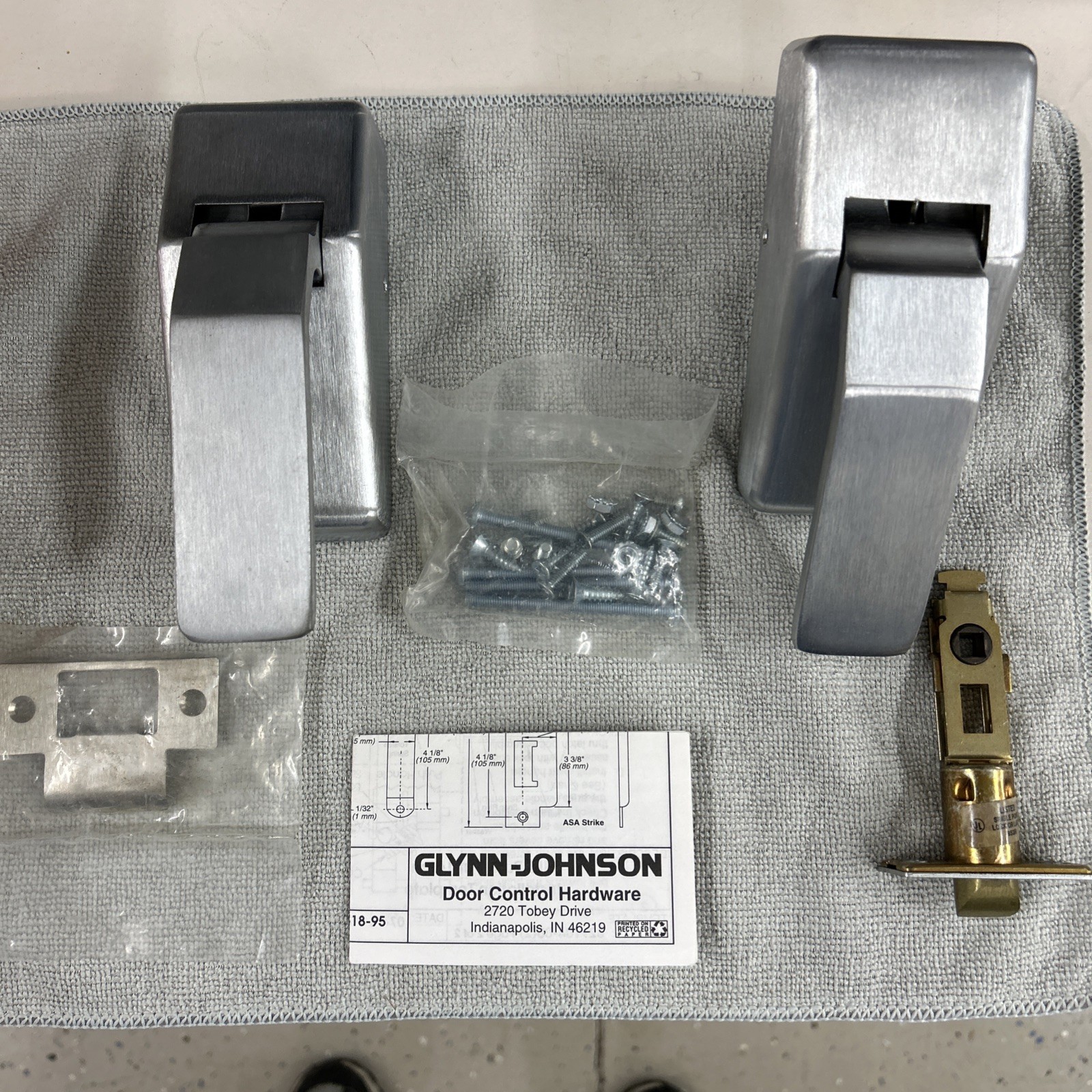 Glynn Johnson HL6-US26D PUSH/PULL LATCH Stainless Steel finish.