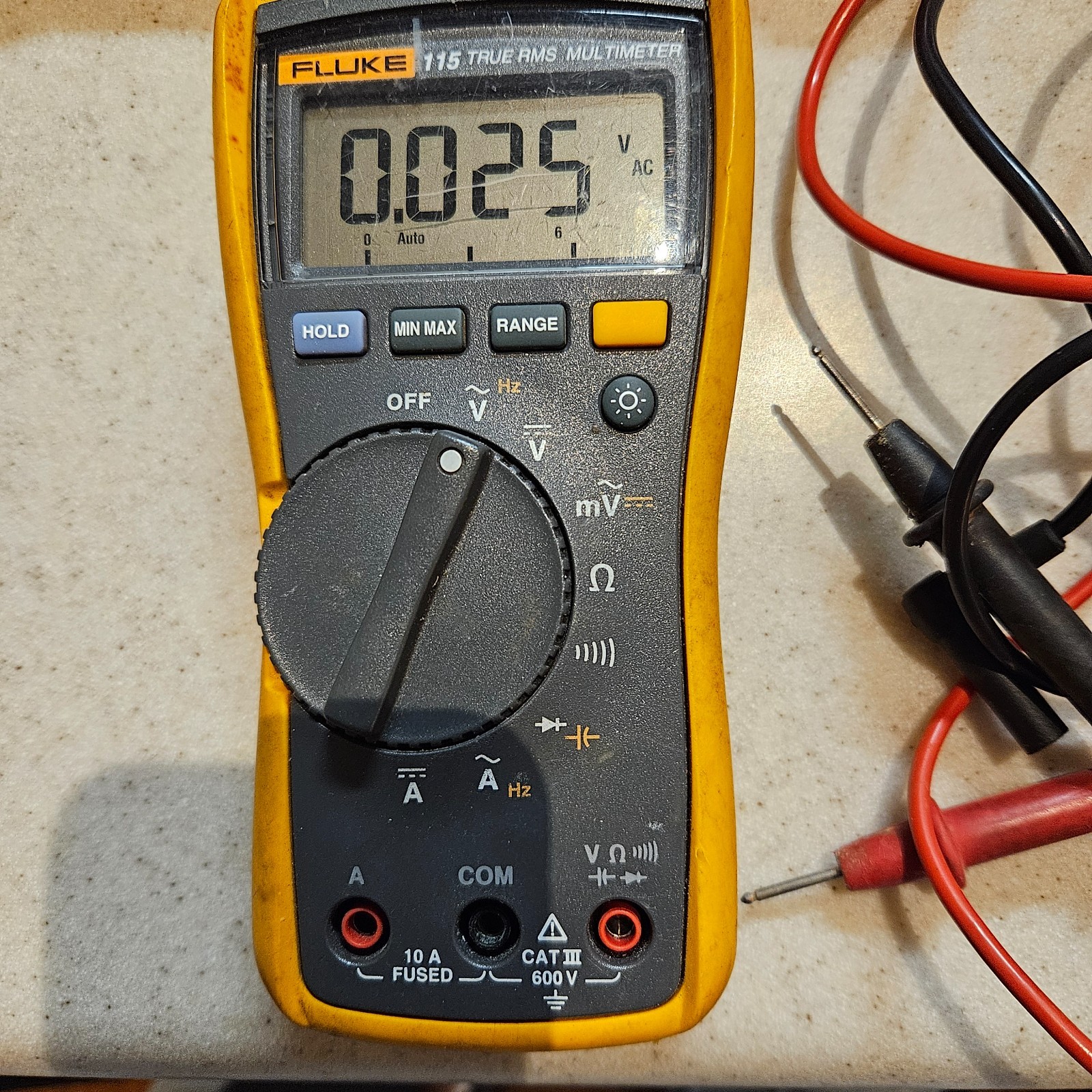 Fluke 115 True RMS Digital Multimeter w/ Leads Case + M.C. Miller RE-7 Electrode