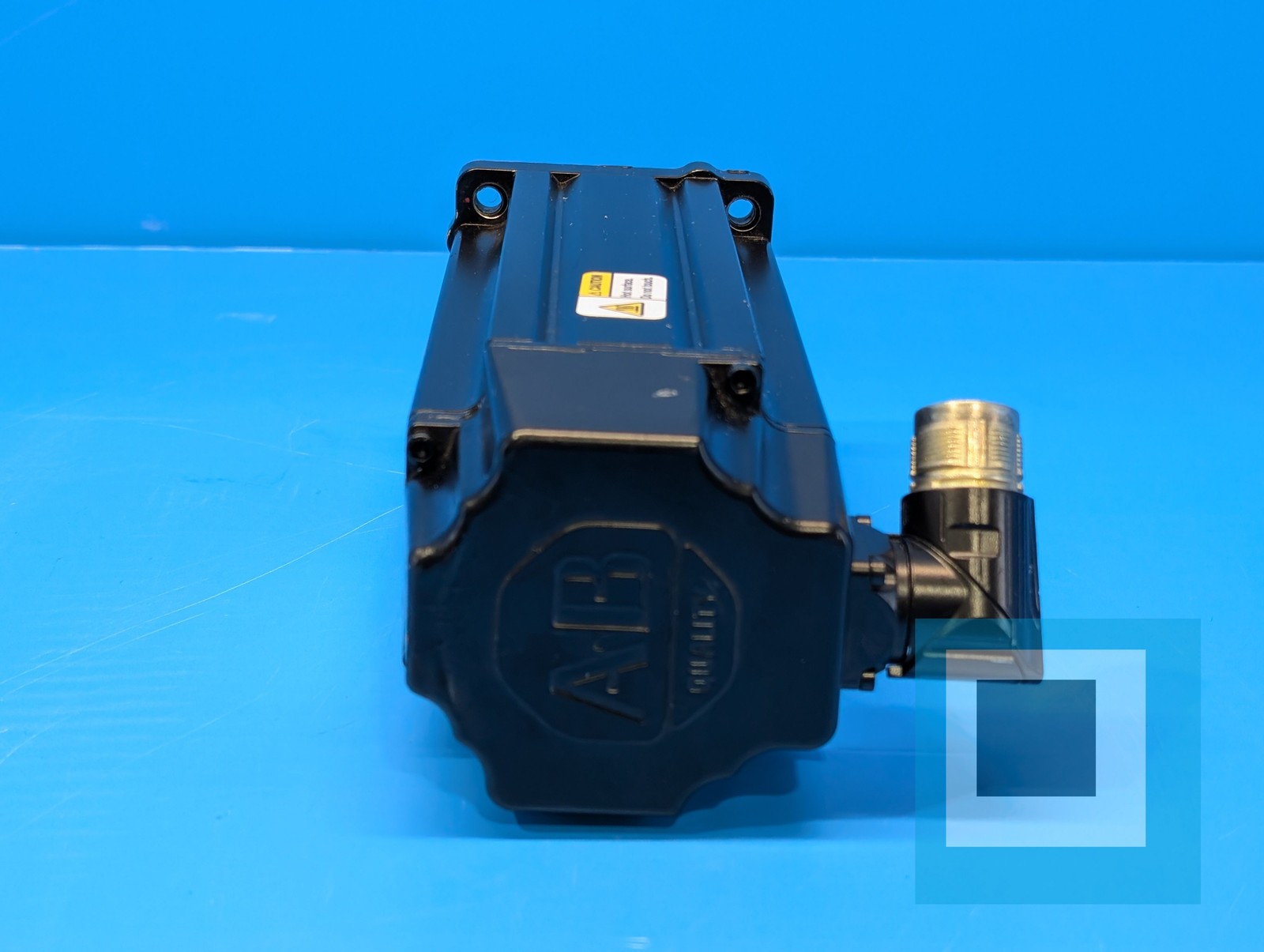 Allen-Bradley VPL-B1003F-QJ14AA Kinetix VP Low Inertia Servo Motor – USED