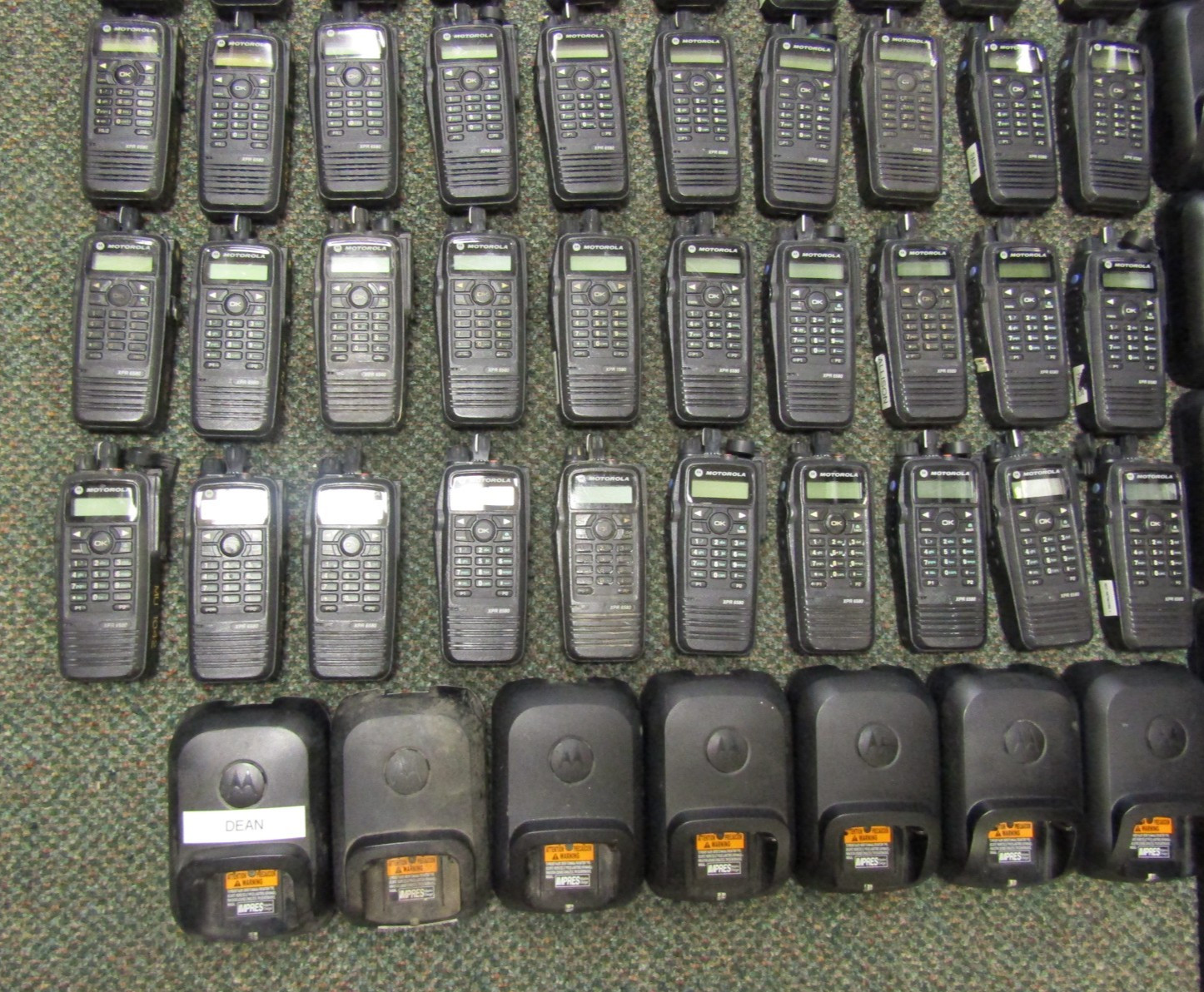 Lot of FIFTY Motorola XPR6580 AAH55UCH9LB1AN 800/900MHz Two Way Radios w Charger