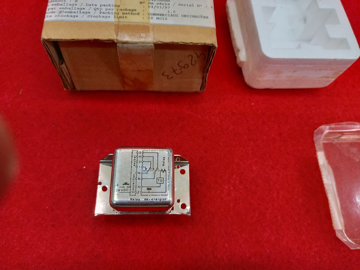 RELAY. 291RT01-3-5-35AA. 28VDC MADE IN FRANCE.