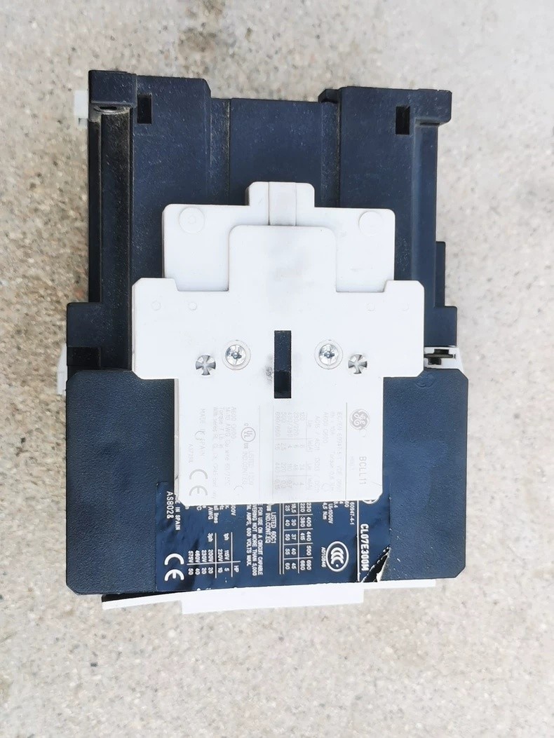 GE CL07A300M Contactor 3P 65A 220-240V 30kW 1.1kg New Free Ship