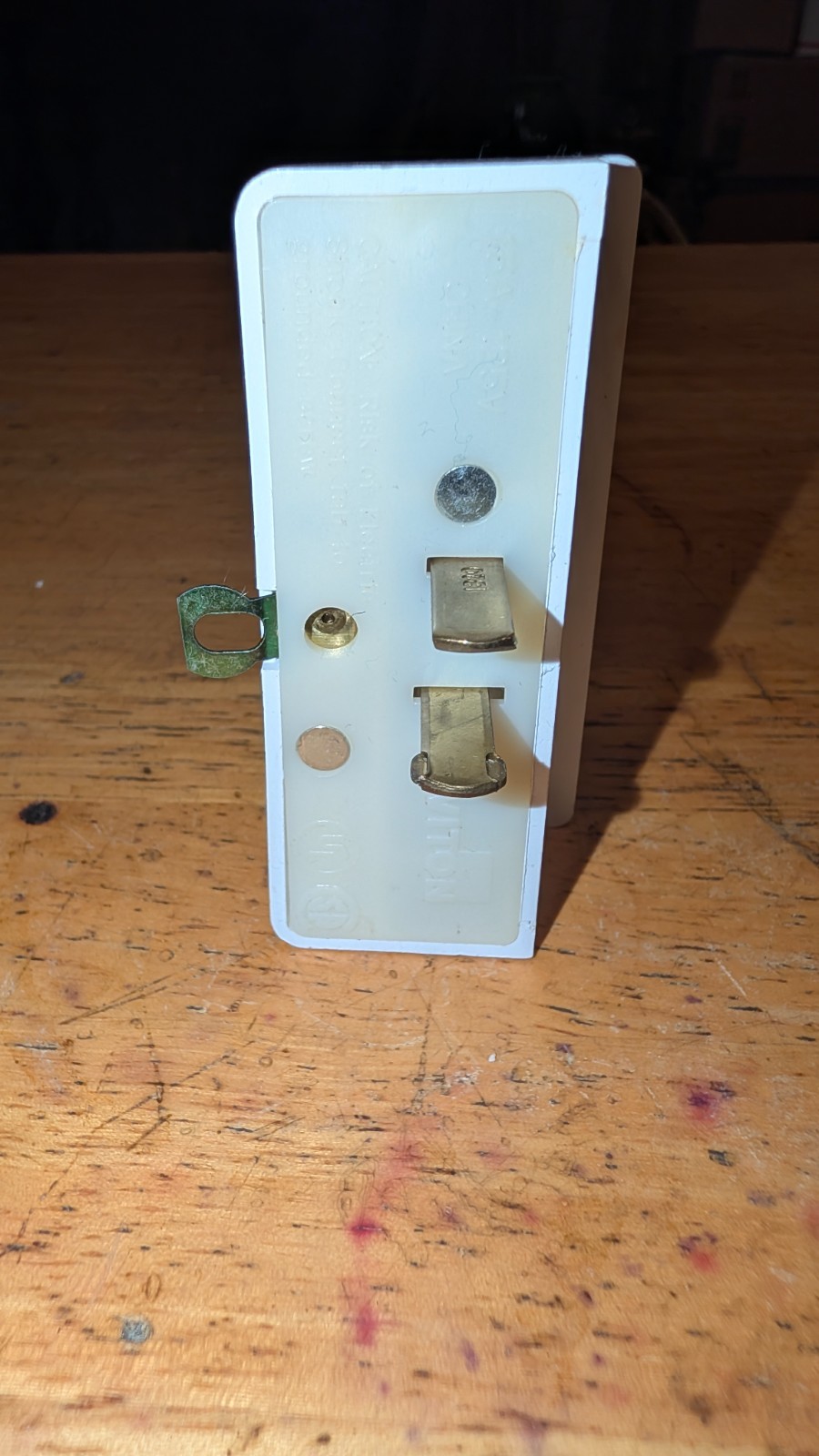 Leviton 15A-125V White Childproof Triple Outlet Grounding Adapter, made in China