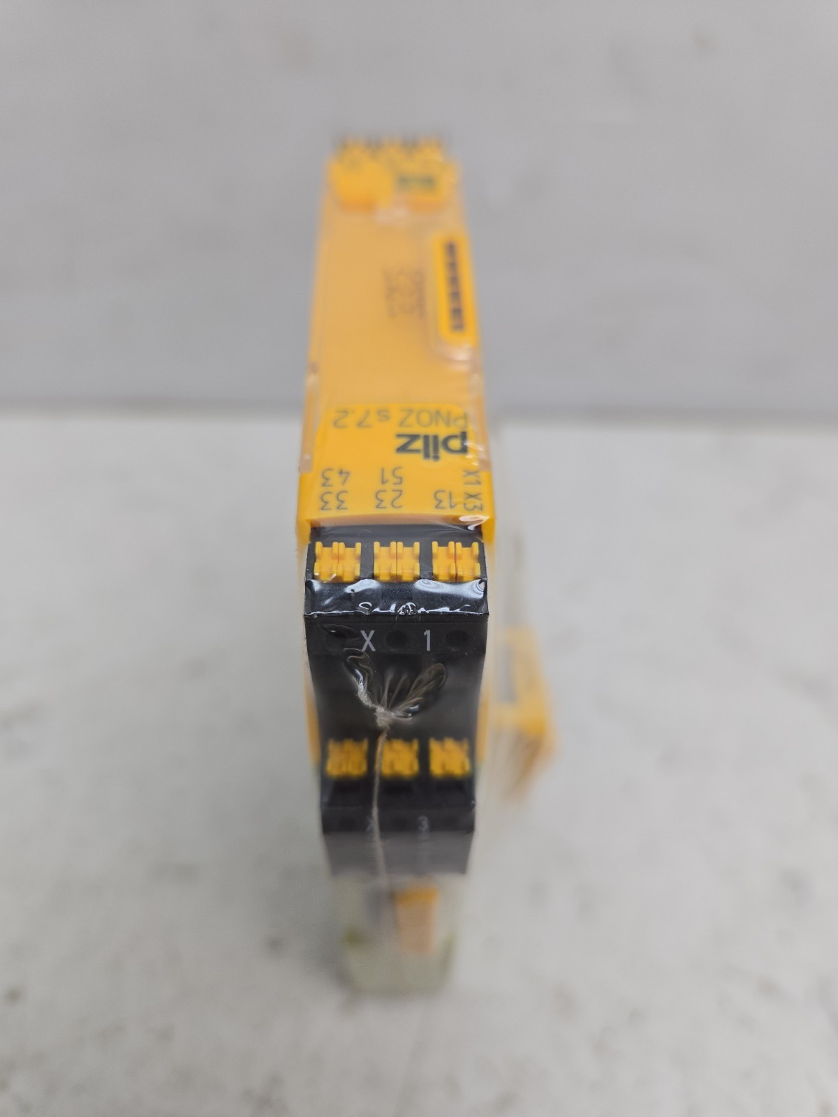 Pilz PNOZ s7.2 C 24VDC 4 n/o 1 n/c expand Contact Expansion Safety Relay Module