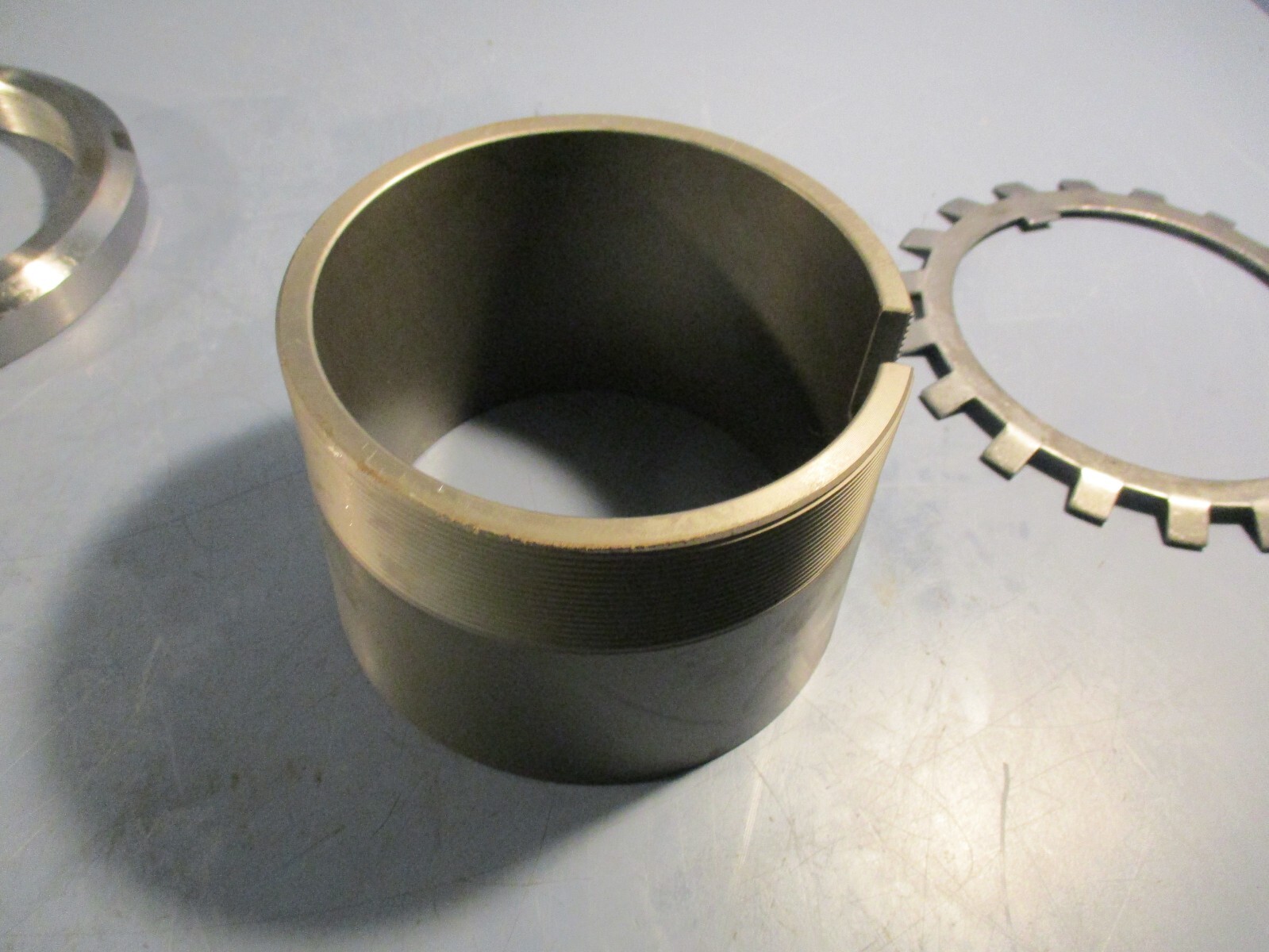 SKF H 3126 Adapter Sleeve Bearing 92 mm Width 115 mm Bore M130X2 Thread Size