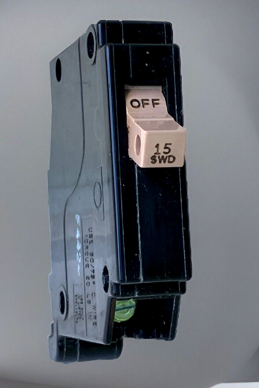 CH115 Cutler-Hammer Type CH Circuit Breaker 1 Pole 15 Amp 120V PLASTIC FOOT