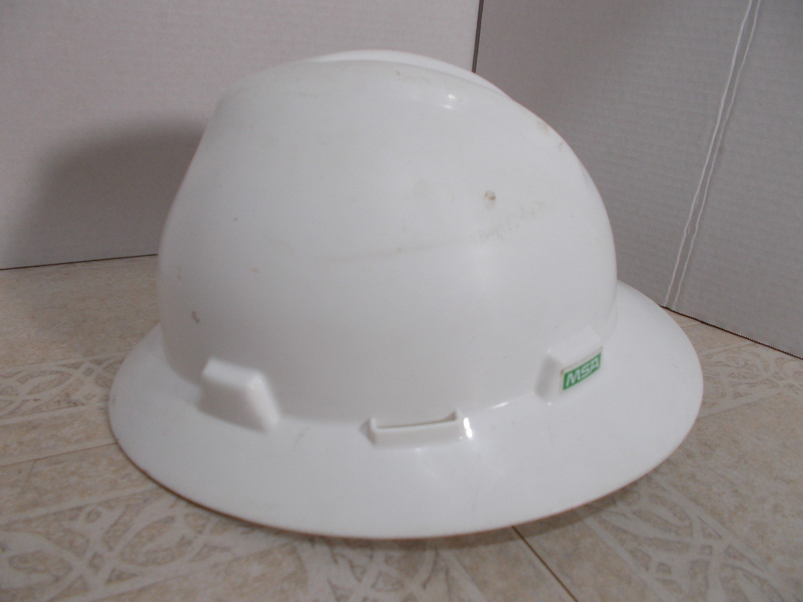Hard Hat MSA V-Guard Full Brim (Type 1) 4pt Suspension Size Medium