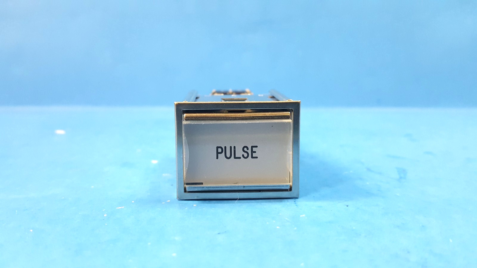 ONE-Indicating Switch, EATON, DPDT, 10EA1C1F10J2L(W)N1R1V12 PULSE, w/microswitch