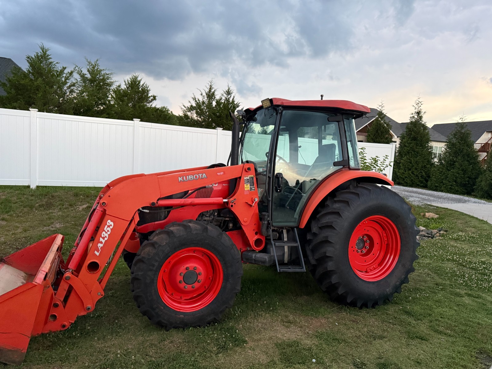 2016 KUBOTA M8560D TRACTOR WITH LOADER – A/C CAB – 4X4 – ONLY 2,763HOURS!! 85 HP