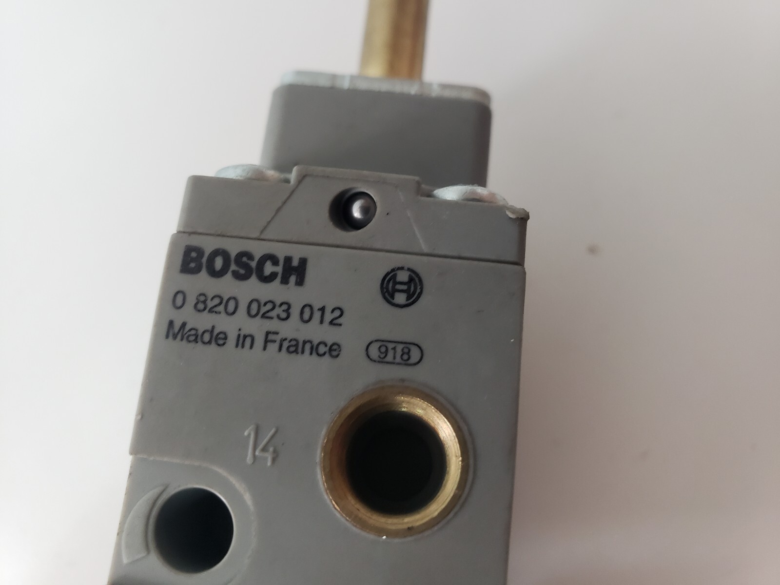 Bosch 0 820 023 012 Solenoid Valve 0820023012