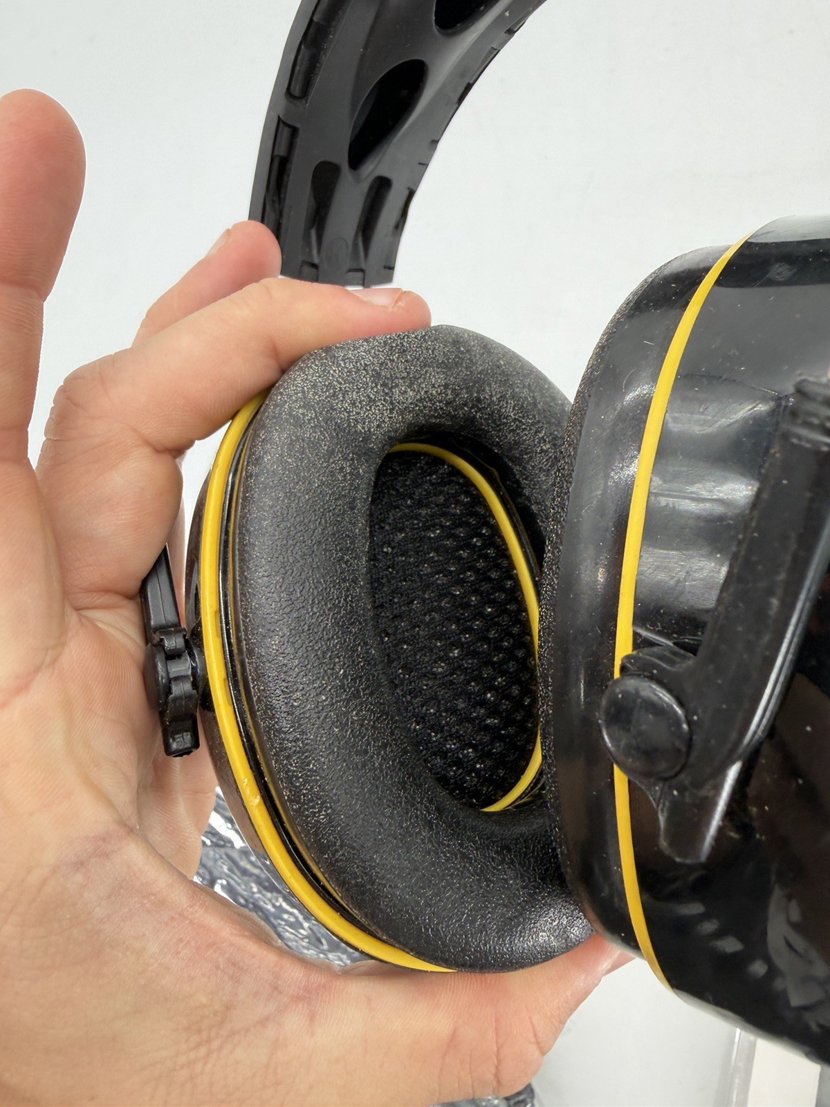 3M Worktunes Connect Wireless Bluetooth Hearing Protector Headphones 90543 READ