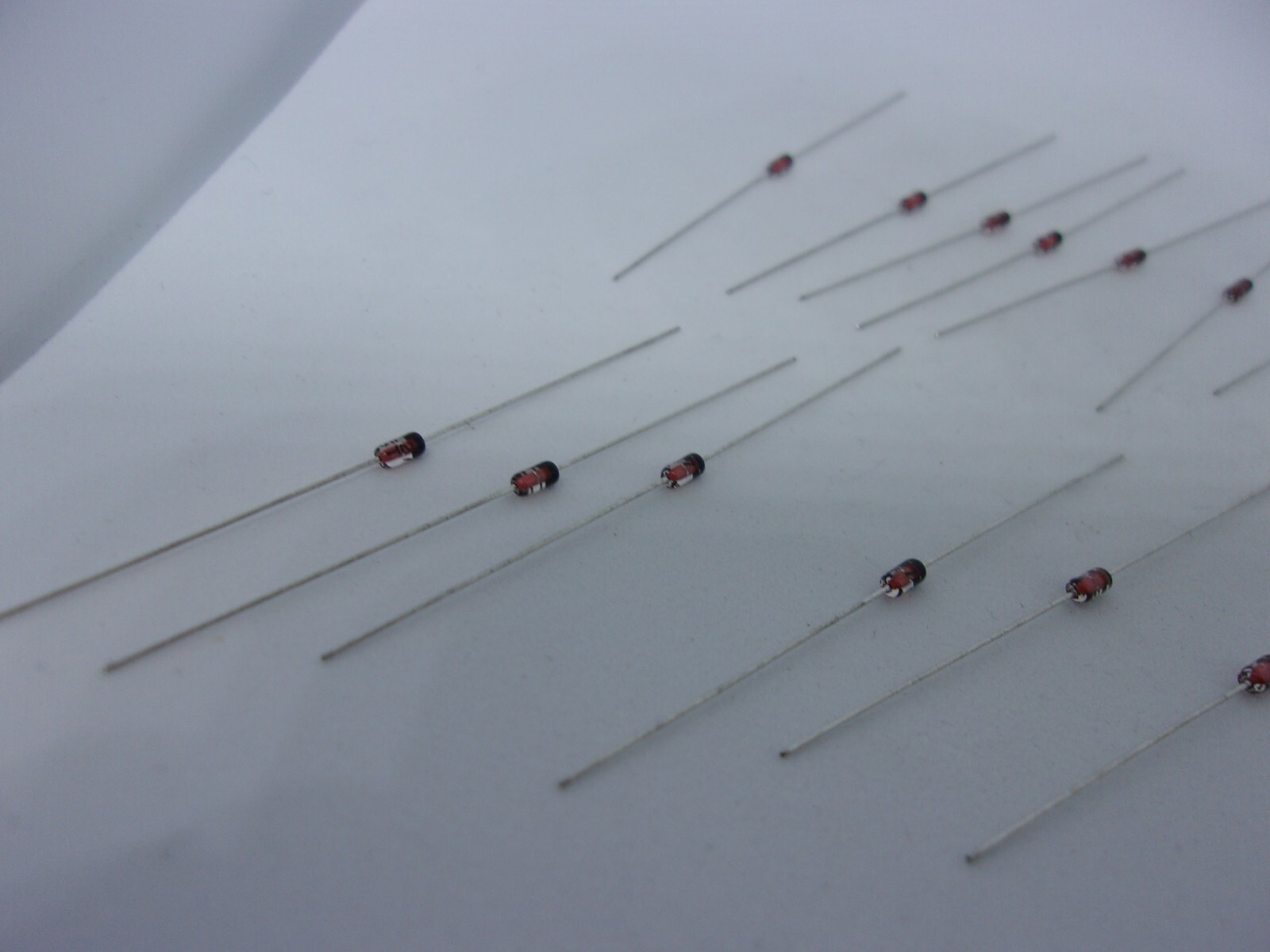 20 Pcs Pack Lot Silicon Planar Zener Diodes 1/2W 0.5W DO-35 Package DIP – 3V