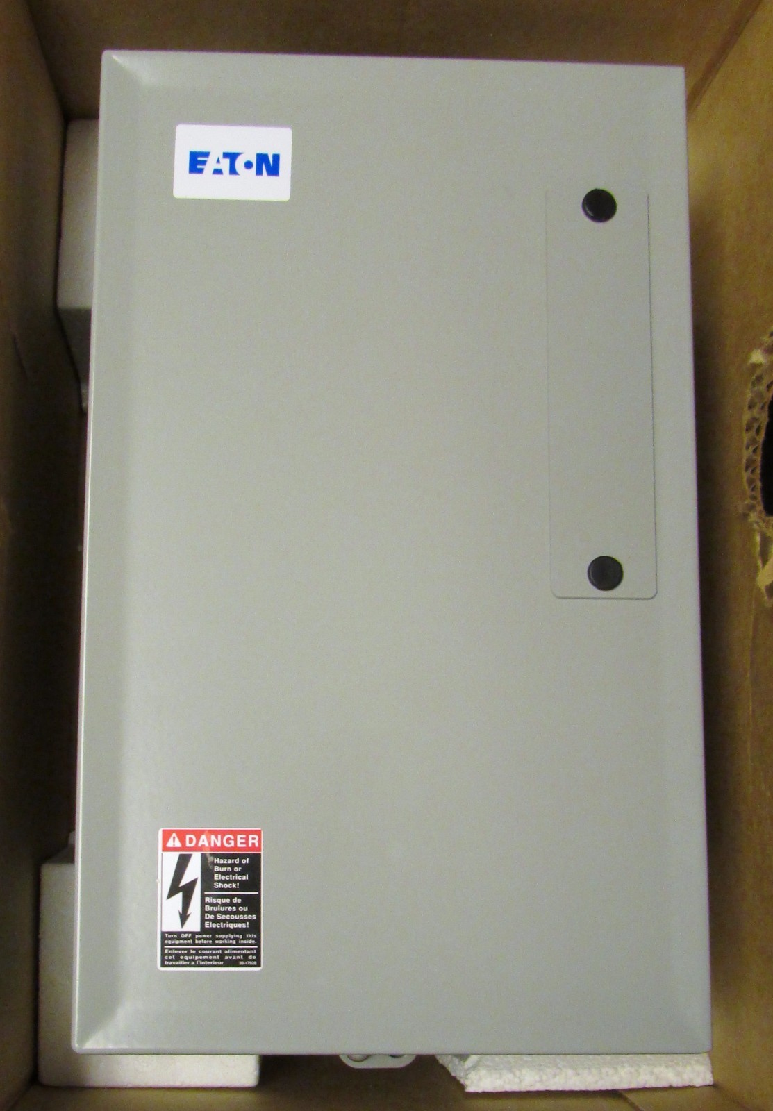 EATON CUTLER HAMMER ECL03C1A4A Electrically Held Lighting Contactor 84 32761 3