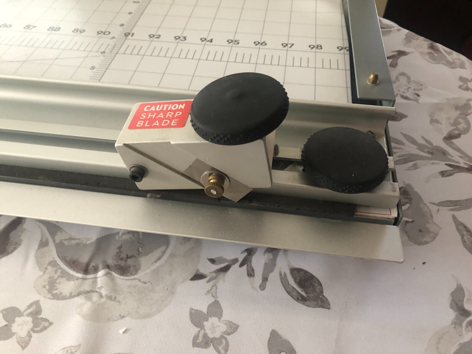 e-z Cuts 100″ professional Advanced Rotary Cutter Table Edge -Sign Business