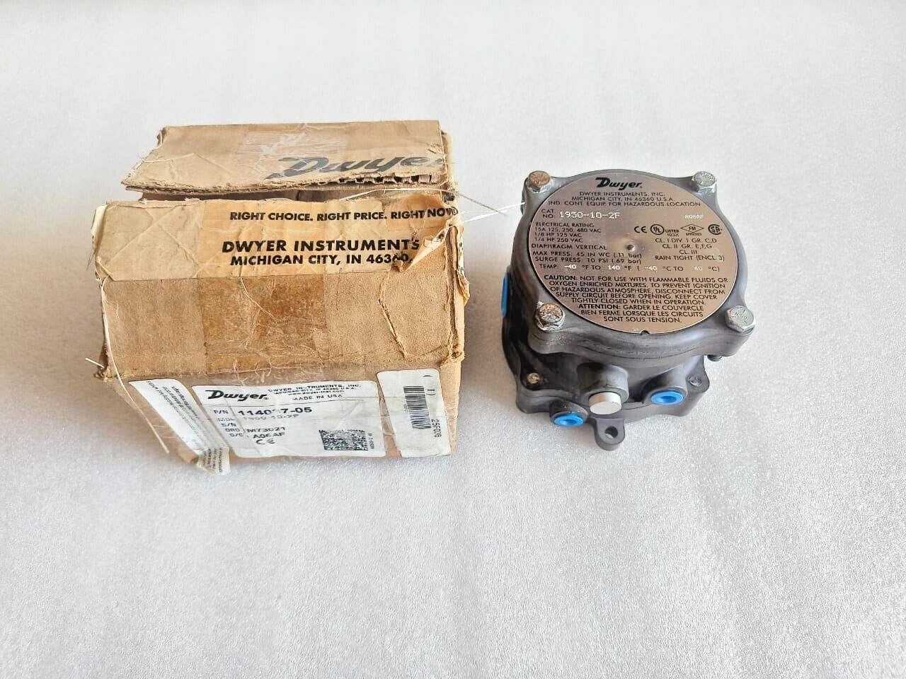 DWYER 1950-10-2F EXPLOSION PROOF DIFFRENTIAL PRESSURE SWITCH NEW# FREE SHIPPING.