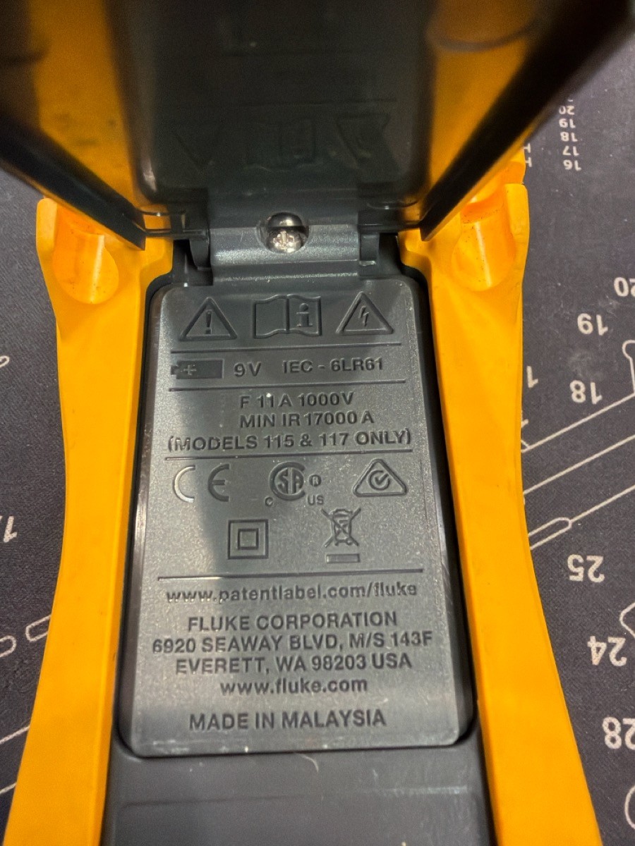 FLUKE 110 PLUS TRUE RMS MULTIMETER W/ CARABINER AND CASE (FLO125364)