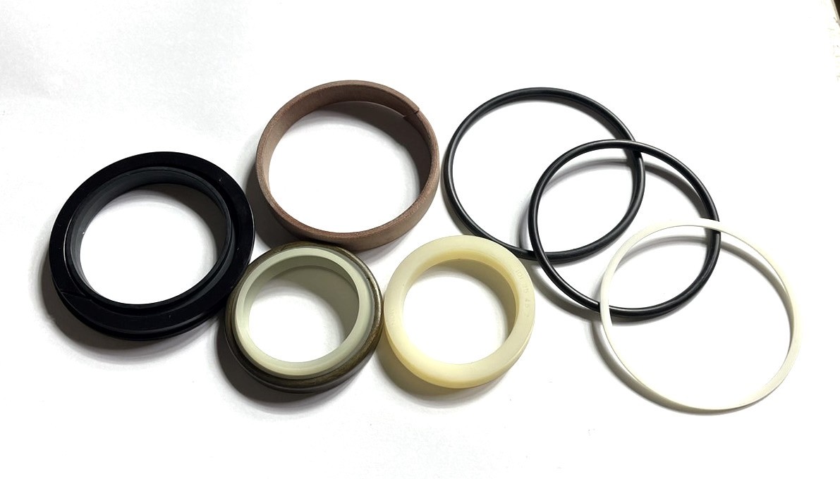 [Generic] Komatsu PC10-5 (7001～) Boom Cylinder Seal Kit. (with ring) –