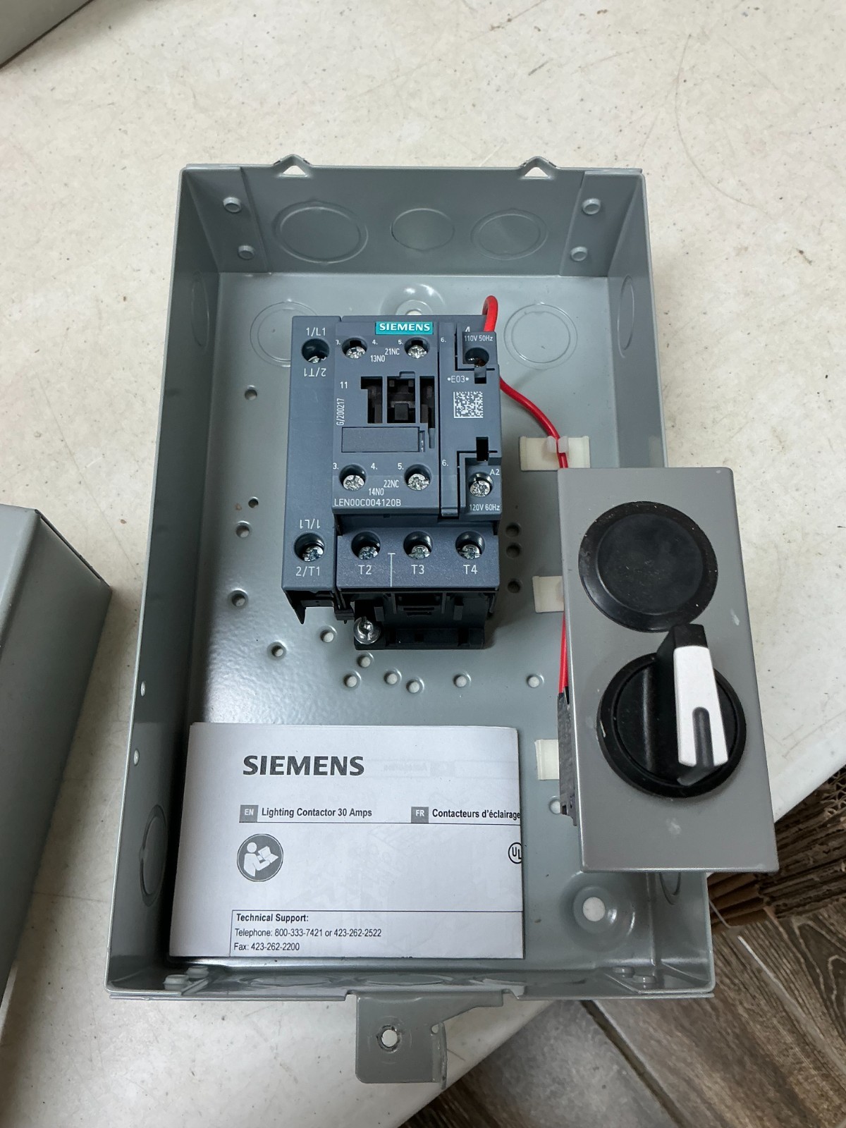 Siemens LEN01C004120B 4 Pole 30A Electrically Held Lighting Contactor-NEW