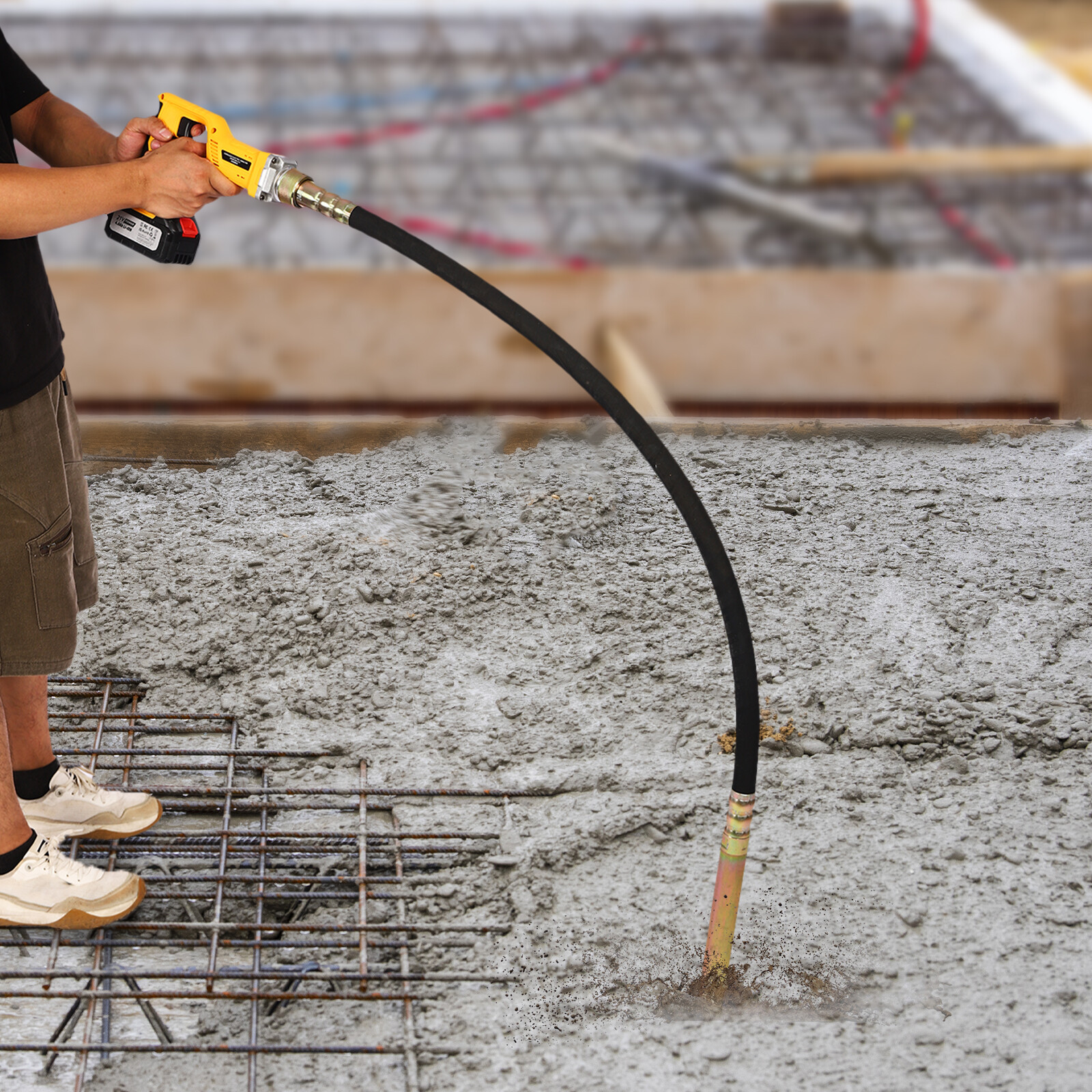 Concrete Vibrating Tool with 4.92ft Shaft, Battery Included, Ergonomic Design