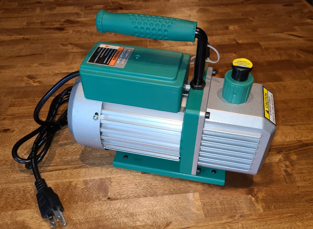1/4 HP 3.5 CFM Queenmail HVAC Vacuum Pump VP125 & MG-2-R134a Gauge & Hoses