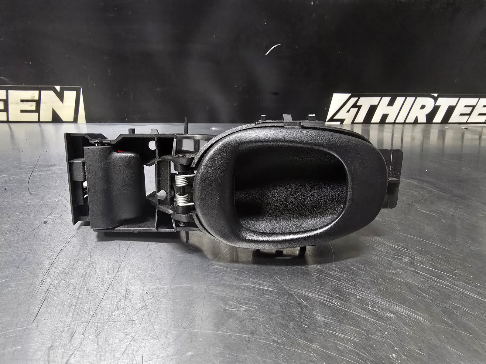 97-04 CORVETTE C5 LEFT HAND DRIVERS SIDE INTERIOR DOOR HANDLE 10406533 #N2