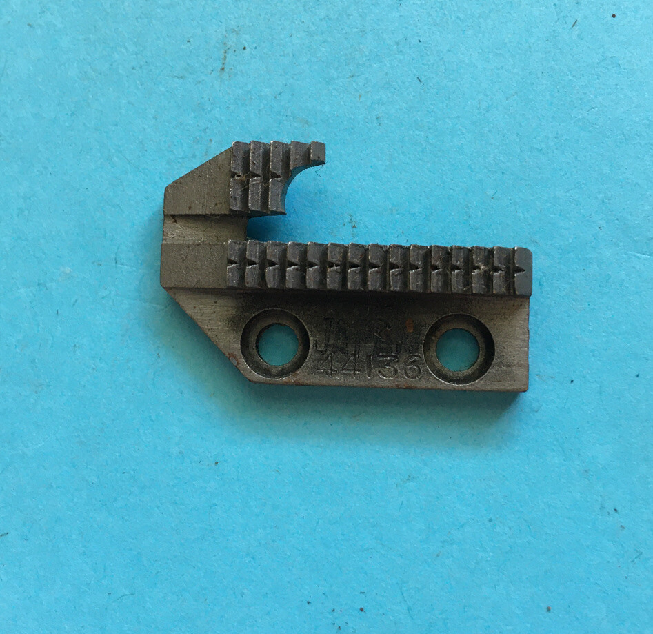 *NOS* 44136-SINGER FEED DOG-FOR SEWING MACHINE-FREE SHIPPING*