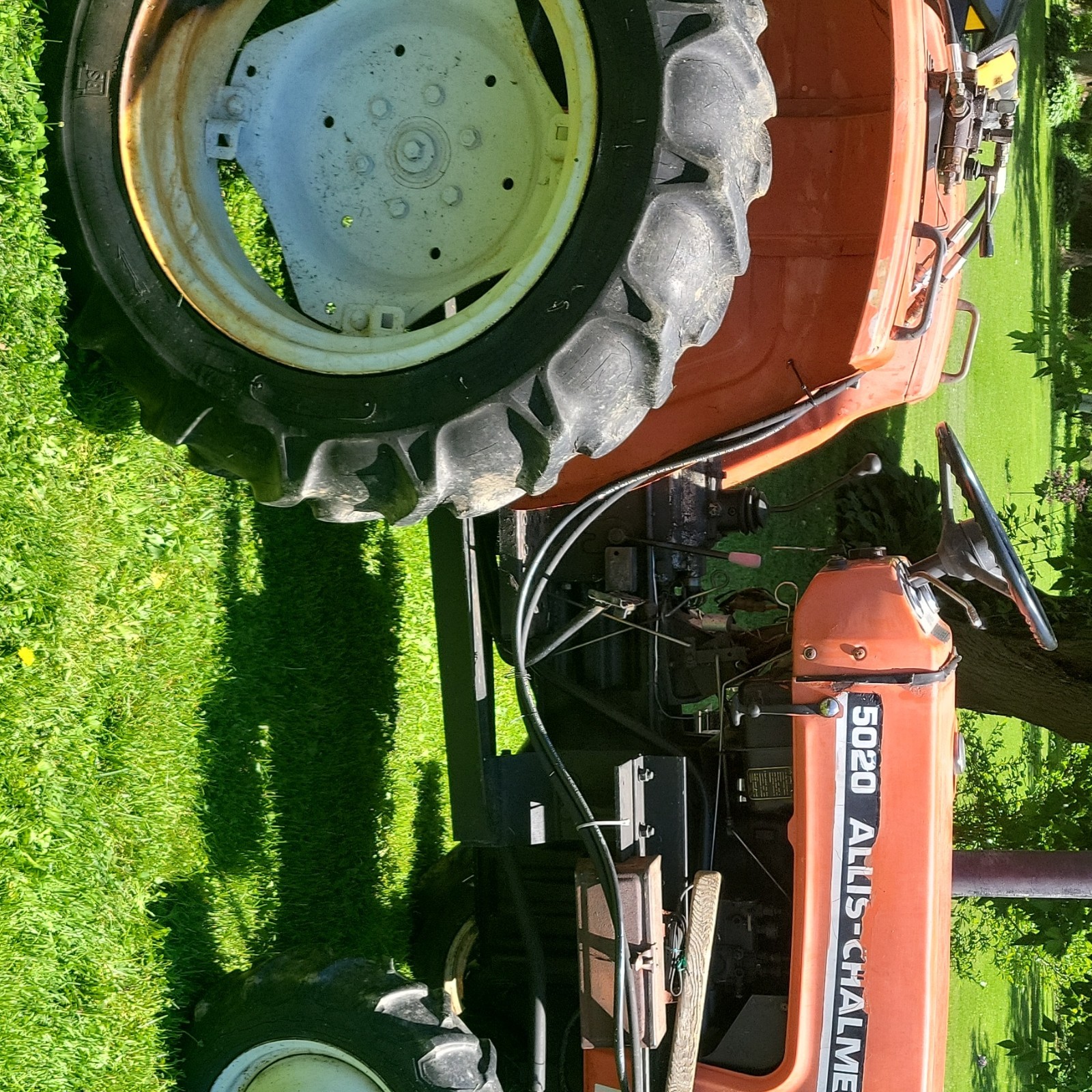 Allis-Chalmers 5020 Farm Tractor, Model 5020, MPN 5020 – Allis-Chalmers
