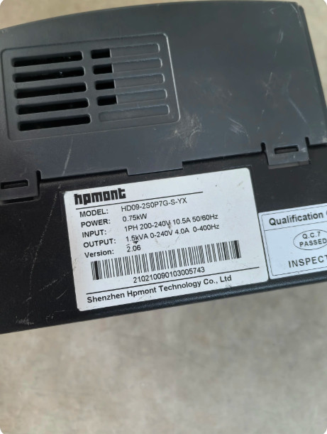 1Pcs Used inverter HD09-2S0P7G-S-YX 0.75KW 220V