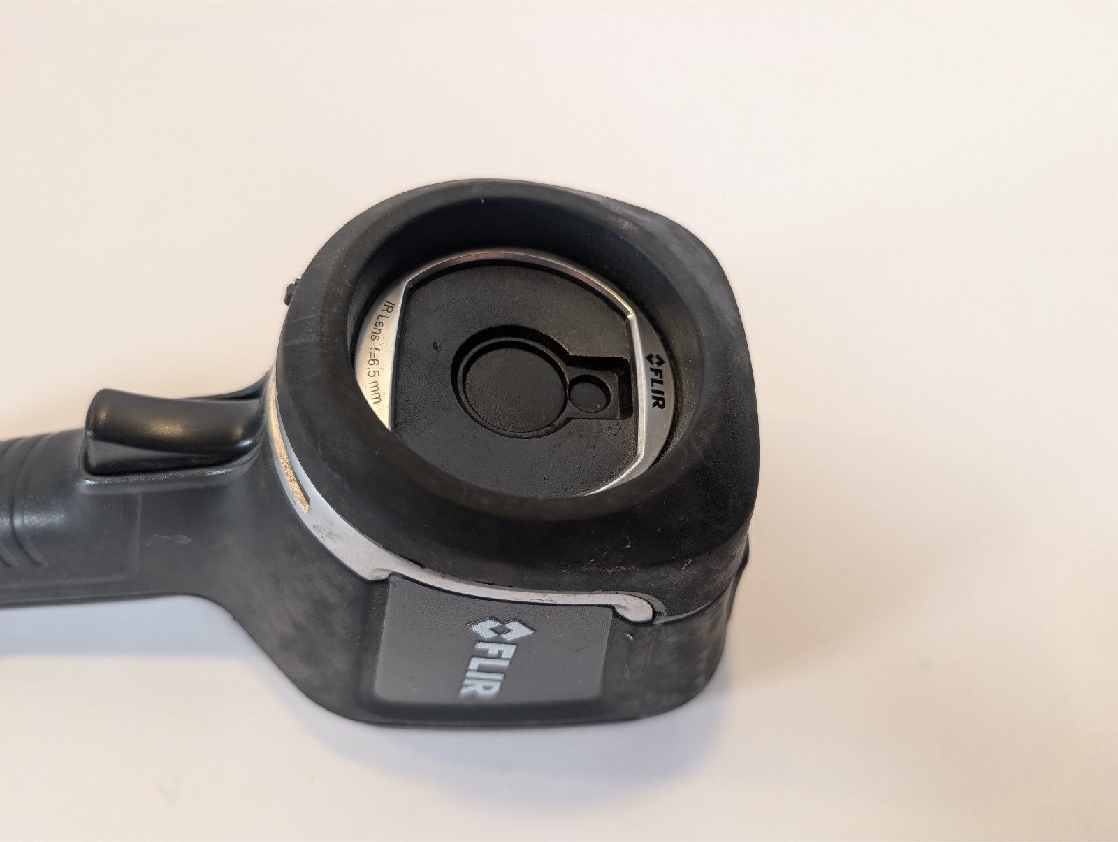 FLIR E4 Compact Thermal Imaging Camera Cracked Screen Works Well