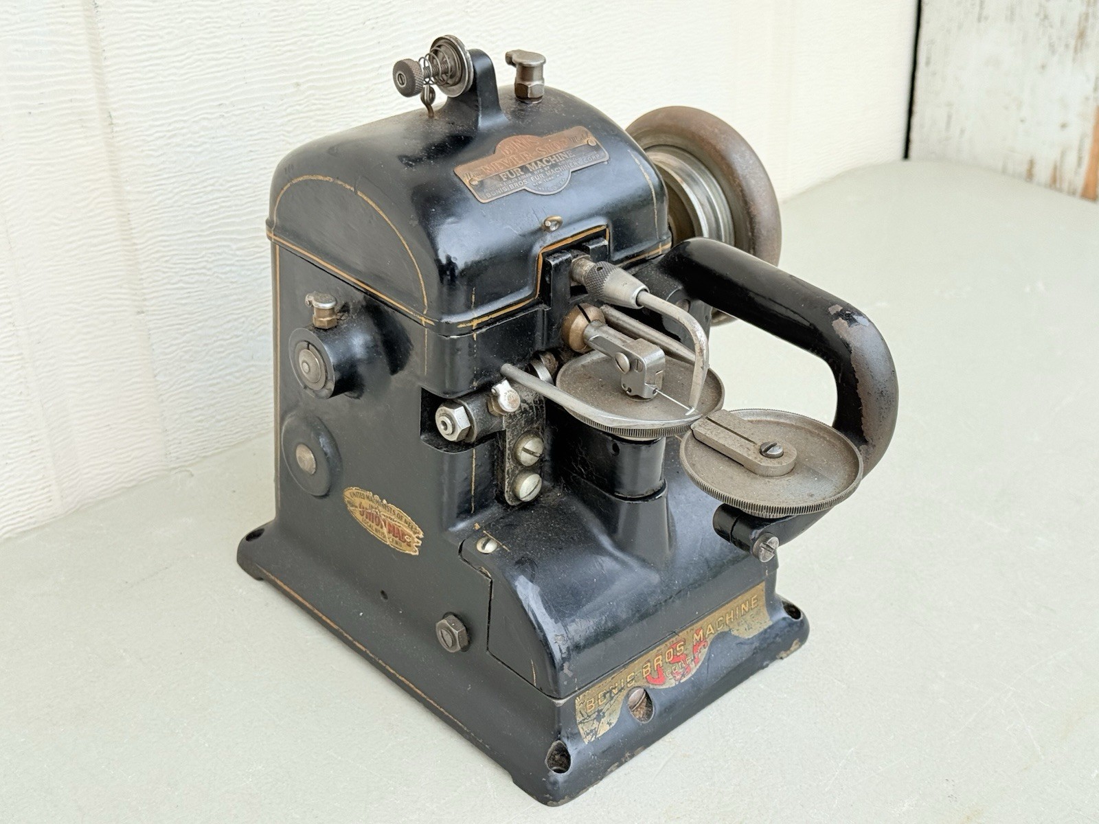 Bonis Industrial “Never-Stop” Fur & Leather Sewing Machine | Made in USA