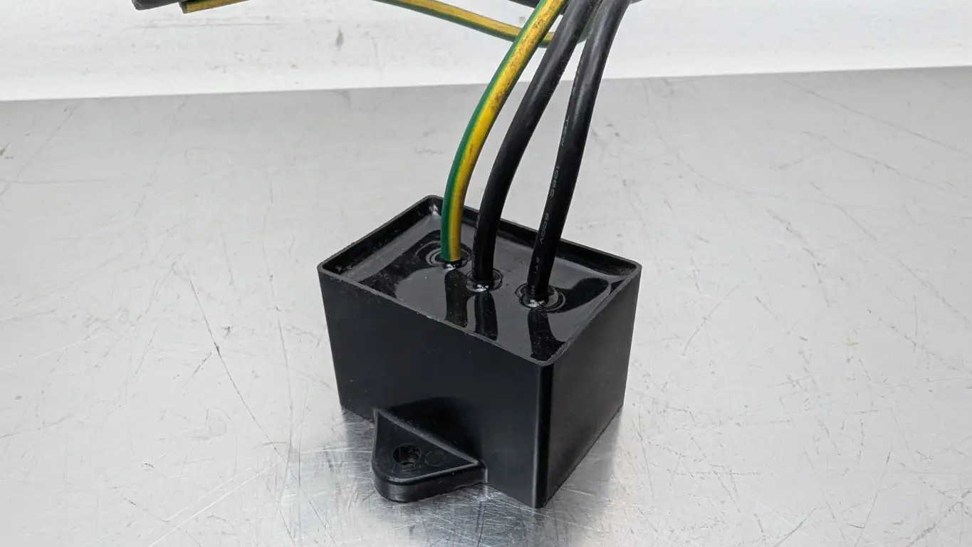 Okaya R-A-V-781BWZ-4 Surge Protector 250-500 8/20µS 2500A