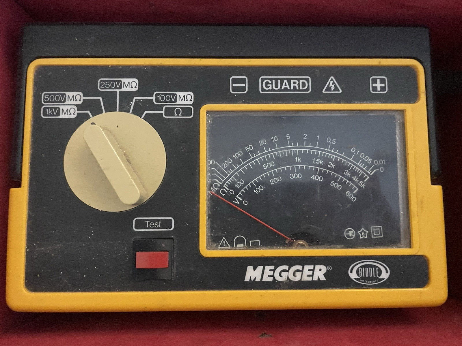 Megger M8615D Analog Megohmmeter Insulation Tester 0-2000MΩ 100-1000V