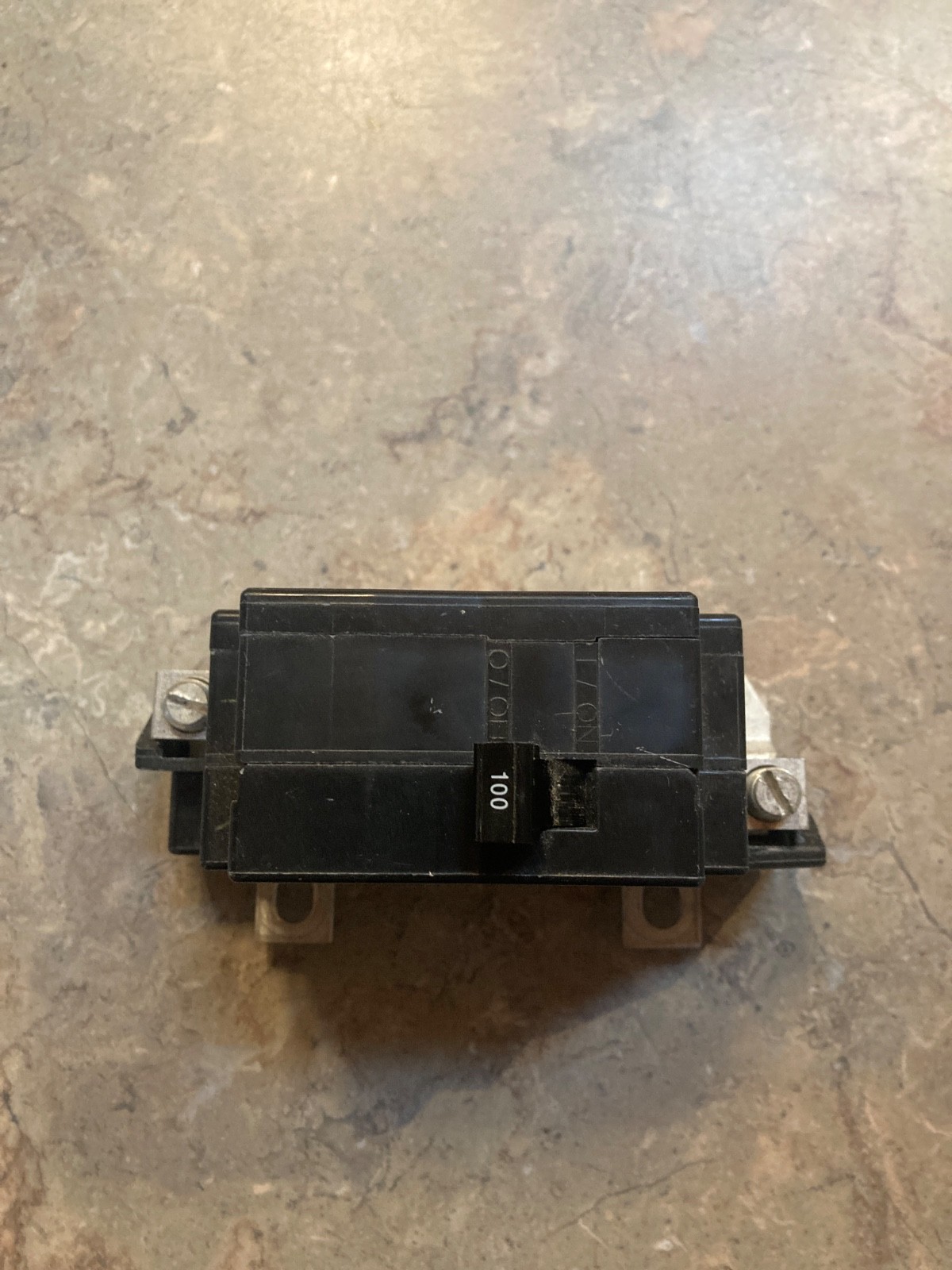 Square D QOM100VH8106 2 Pole 100 Amp Type QOM1 Bolt On Circuit Breaker 100A 2P