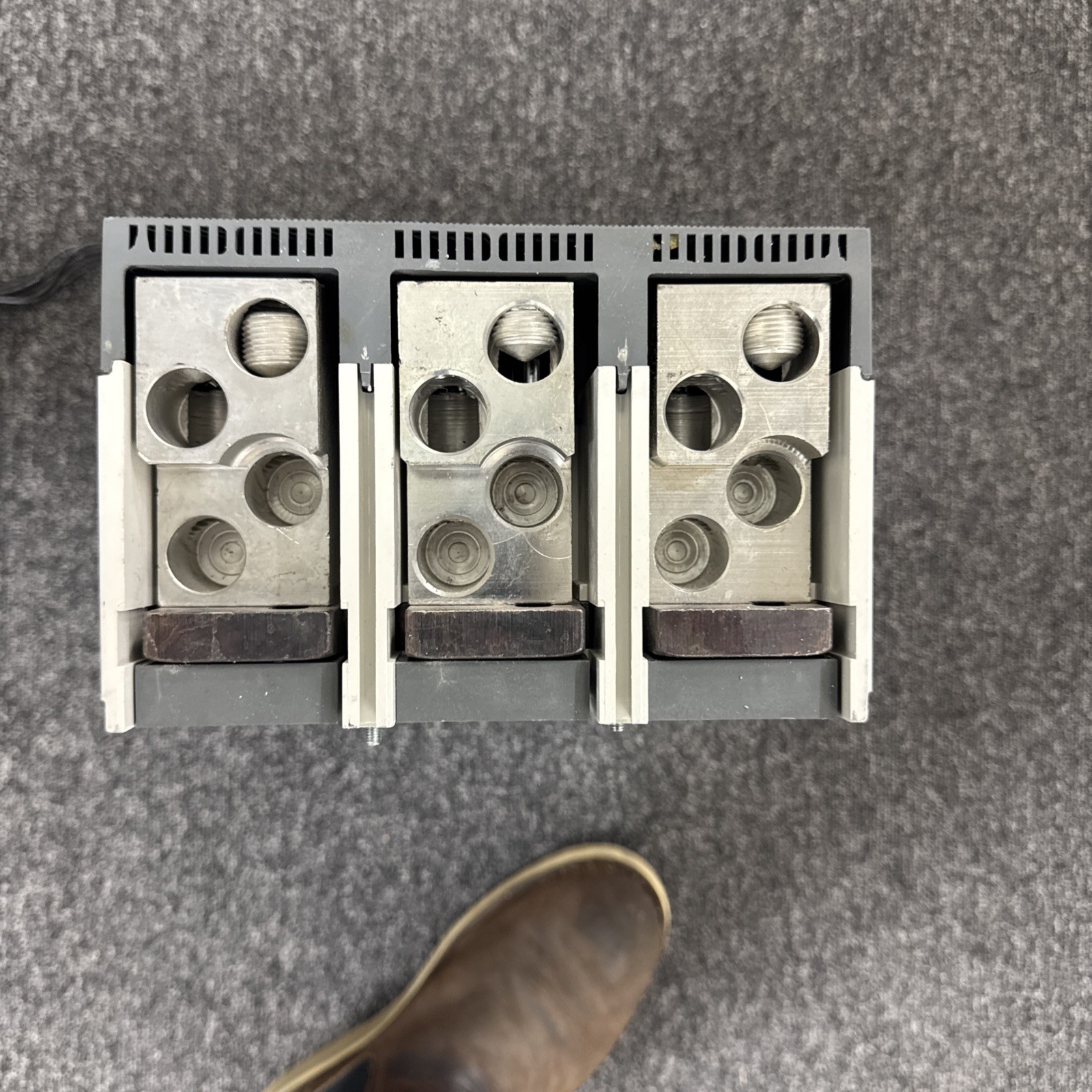ABB S7H 1000 AMP 600V 3 POLE CIRCUIT BREAKER WITH AUX AND 24V SHUNT TRIP RECON